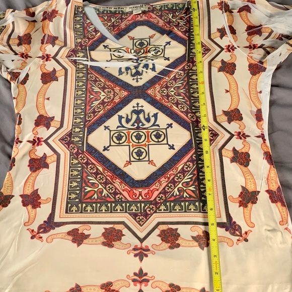 One World Blouse. GUC - Picture 10 of 10